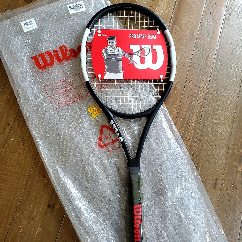 Wilson -WR000610U -Pro Staff Team Tennis Racket -Grip Size 4 1/2"